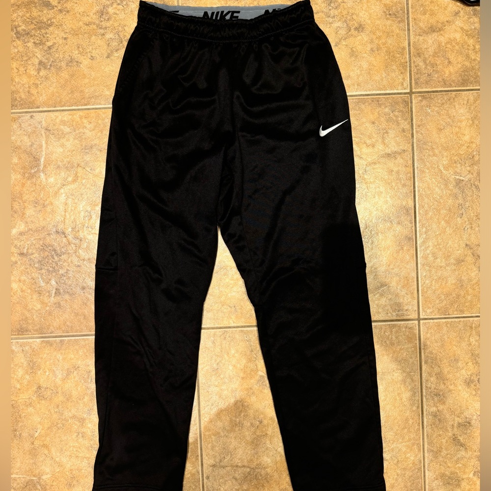 black nike straight leg men’s joggers